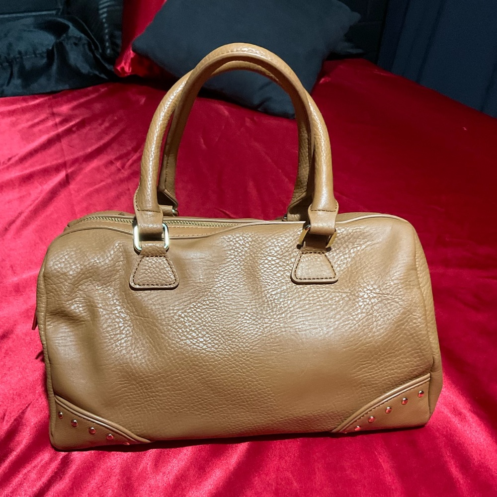 EUC . . . MEDIUM SIZED TAN BAG W/GOLD STUDS ON CORNERS